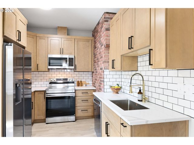 14026 Se TAYLOR St, Portland, OR 97233