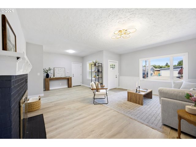 14026 Se TAYLOR St, Portland, OR 97233