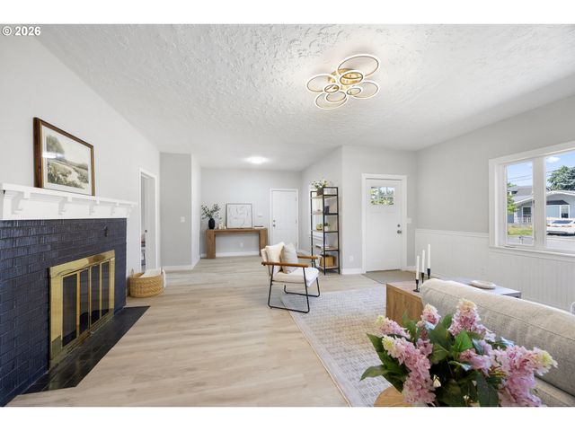 14026 Se TAYLOR St, Portland, OR 97233