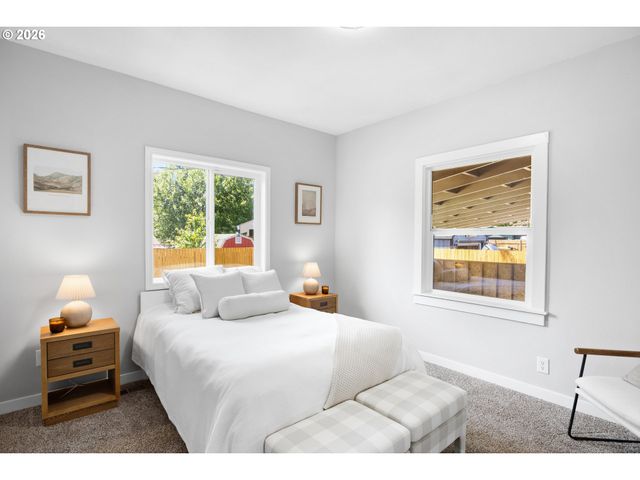 14026 Se TAYLOR St, Portland, OR 97233