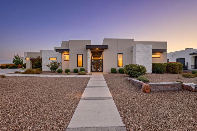 6201 Casa Blanca Drive NW, Albuquerque, NM 87120