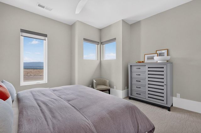 6201 Casa Blanca Drive NW, Albuquerque, NM 87120