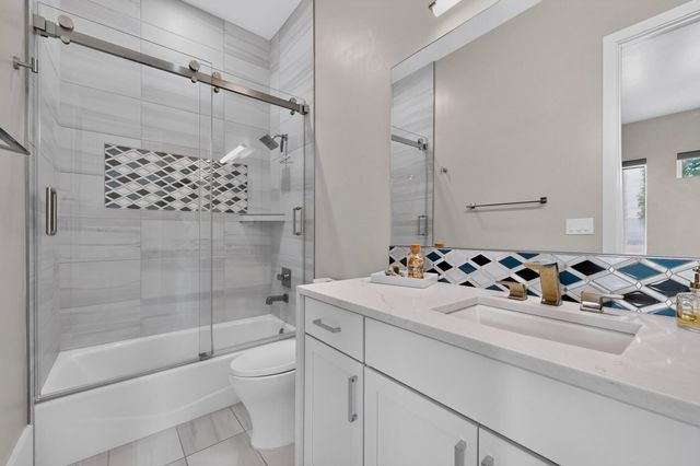 6201 Casa Blanca Drive NW, Albuquerque, NM 87120