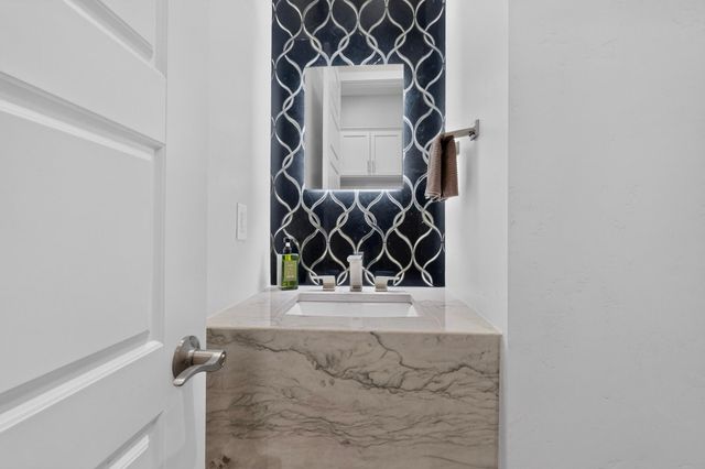6201 Casa Blanca Drive NW, Albuquerque, NM 87120
