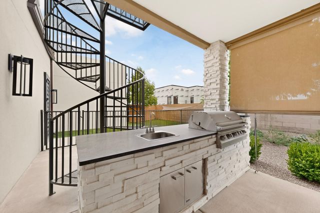 6201 Casa Blanca Drive NW, Albuquerque, NM 87120
