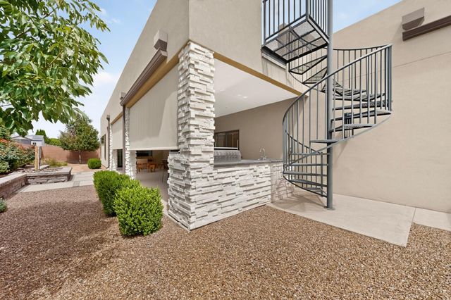6201 Casa Blanca Drive NW, Albuquerque, NM 87120
