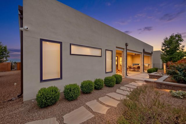 6201 Casa Blanca Drive NW, Albuquerque, NM 87120