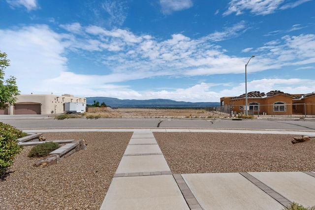 6201 Casa Blanca Drive NW, Albuquerque, NM 87120