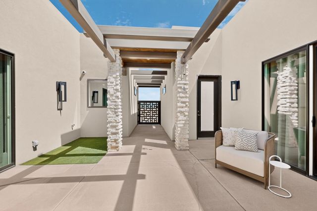 6201 Casa Blanca Drive NW, Albuquerque, NM 87120