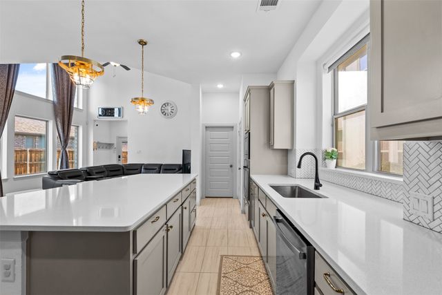 4315 Smokey Quartz Lane, Arlington, TX 76005