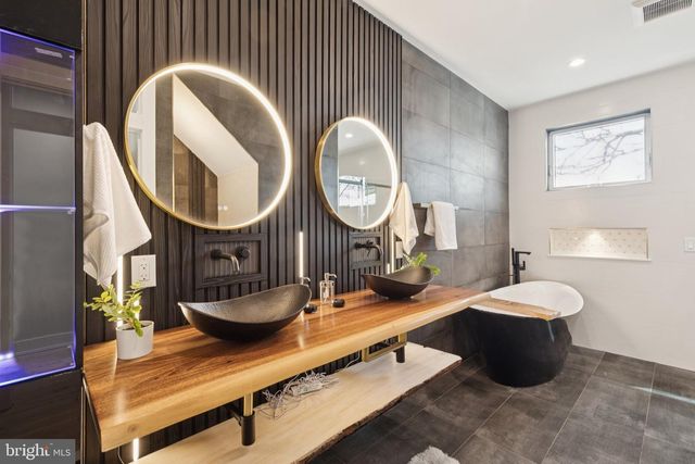 1518 S BAMBREY ST, Philadelphia, PA 19146