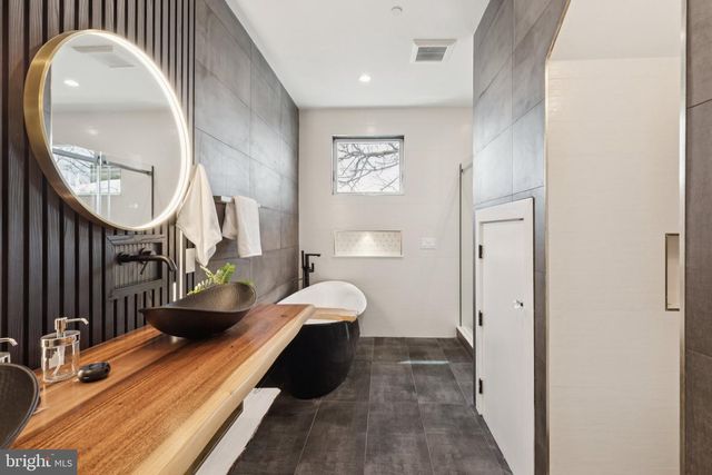 1518 S BAMBREY ST, Philadelphia, PA 19146