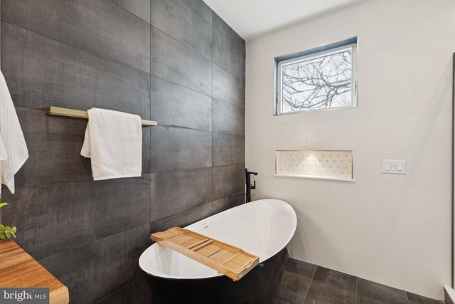 1518 S BAMBREY ST, Philadelphia, PA 19146