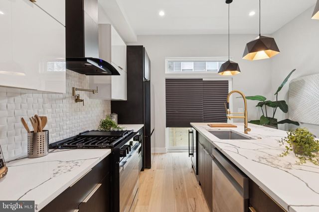 1518 S BAMBREY ST, Philadelphia, PA 19146