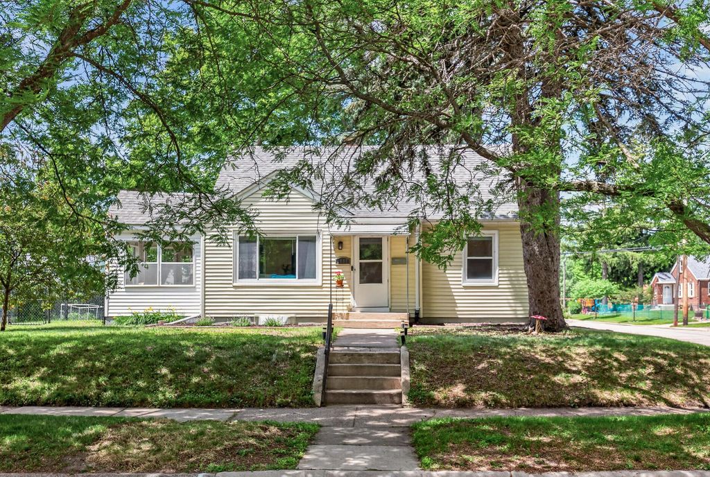 3857 Zane Avenue N, Robbinsdale, MN 55422