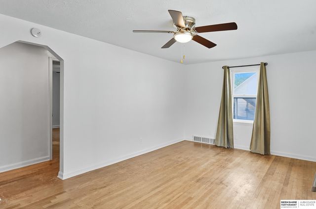 20 Martinview Road, Bellevue, NE 68005