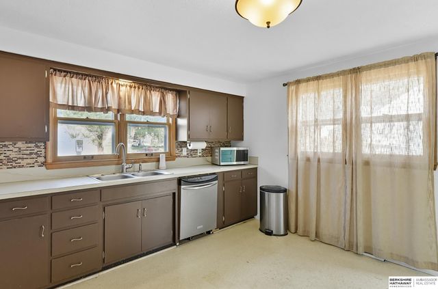 20 Martinview Road, Bellevue, NE 68005