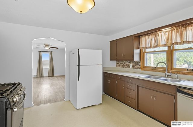 20 Martinview Road, Bellevue, NE 68005