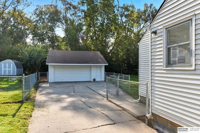 20 Martinview Road, Bellevue, NE 68005