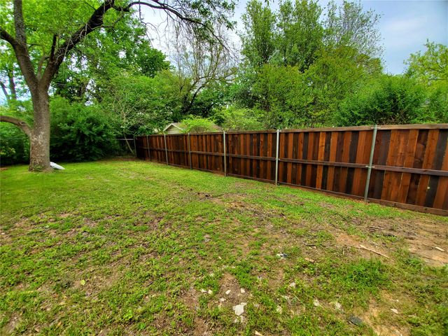 2115 Glenwood Lane 100, Denton, TX 76209