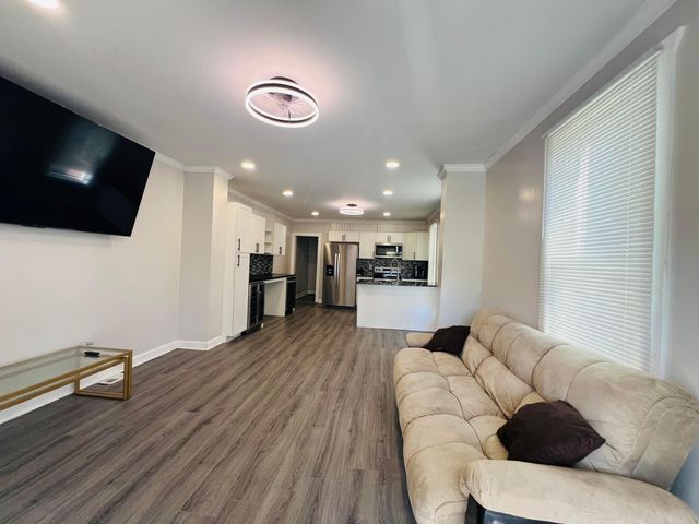 314 E Woodrow Avenue, Columbus, OH 43207