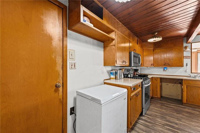 6104 N Garfield Avenue, Gladstone, MO 64118
