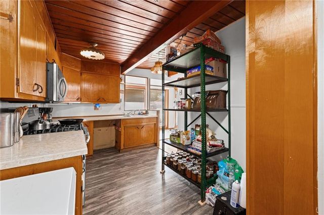6104 N Garfield Avenue, Gladstone, MO 64118