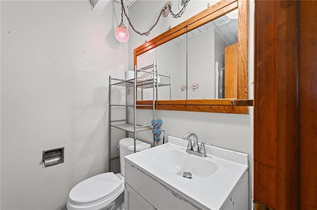 6104 N Garfield Avenue, Gladstone, MO 64118