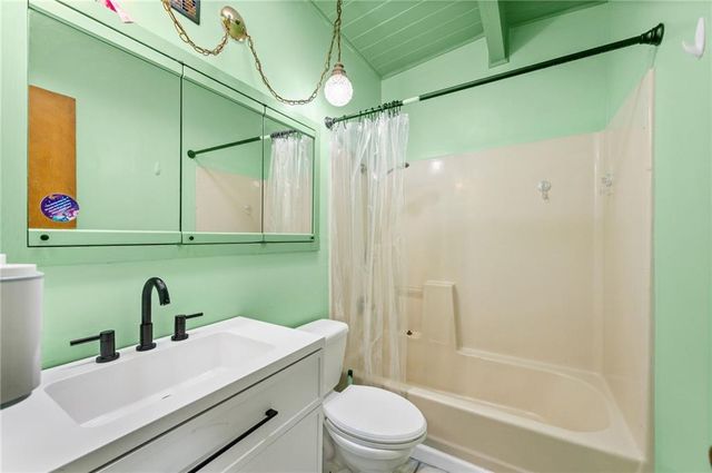 6104 N Garfield Avenue, Gladstone, MO 64118