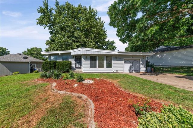 6104 N Garfield Avenue, Gladstone, MO 64118