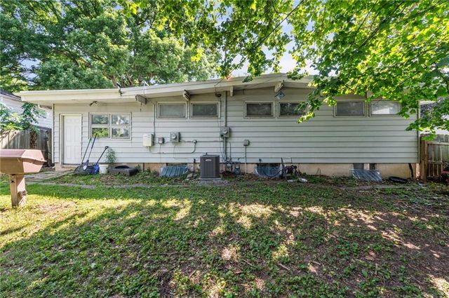 6104 N Garfield Avenue, Gladstone, MO 64118