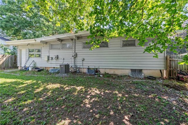 6104 N Garfield Avenue, Gladstone, MO 64118