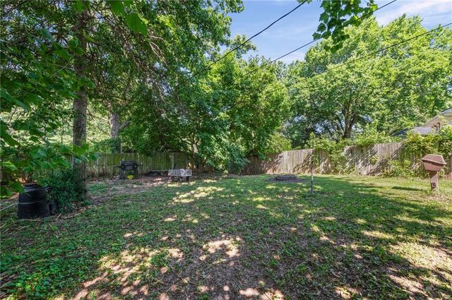 6104 N Garfield Avenue, Gladstone, MO 64118