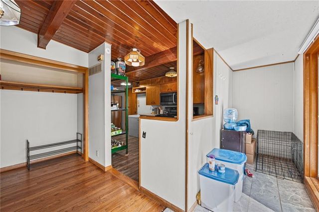 6104 N Garfield Avenue, Gladstone, MO 64118
