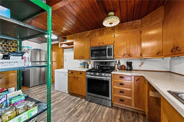 6104 N Garfield Avenue, Gladstone, MO 64118
