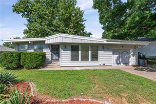 6104 N Garfield Avenue, Gladstone, MO 64118