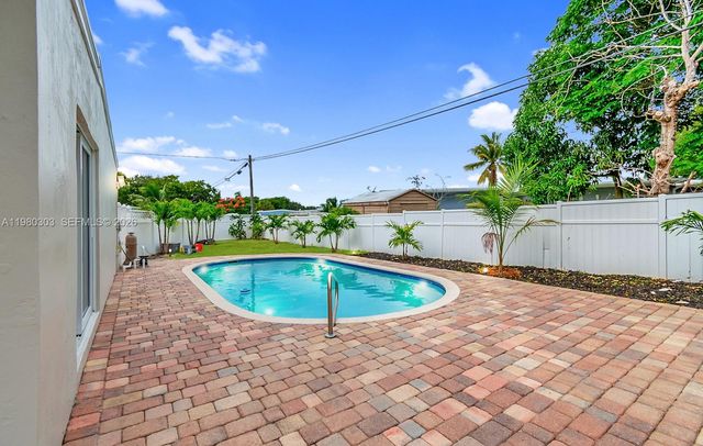 3137 SW 15th St, Fort Lauderdale, FL 33312