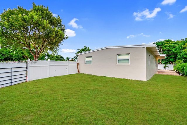 3137 SW 15th St, Fort Lauderdale, FL 33312