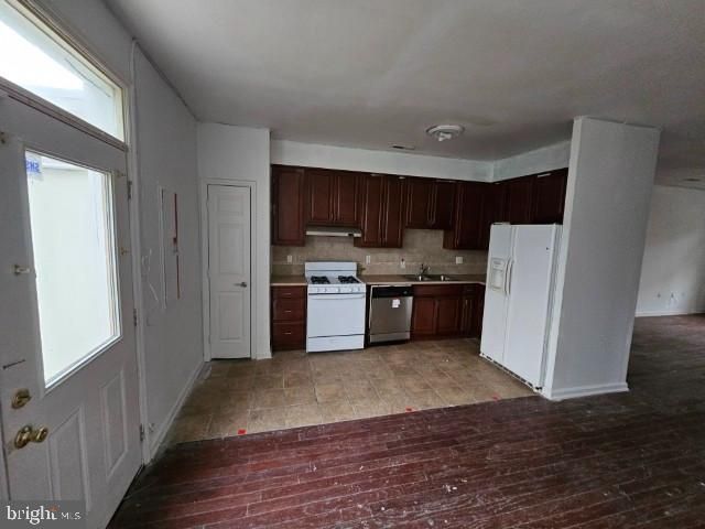 3333 N LAWRENCE ST, Philadelphia, PA 19140