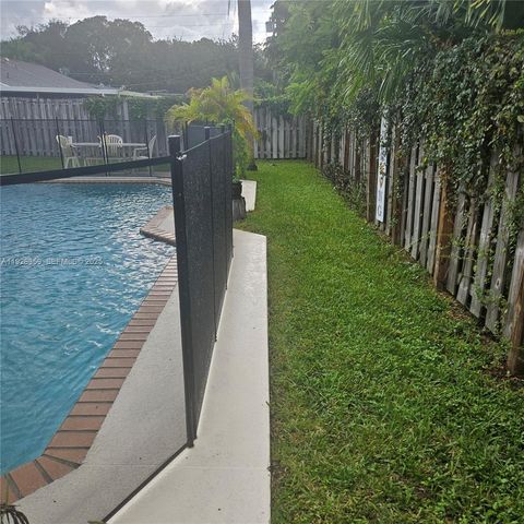 11461 NW 45th Pl, Sunrise, FL 33323