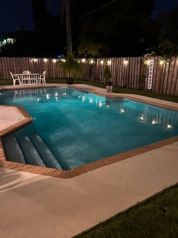 11461 NW 45th Pl, Sunrise, FL 33323