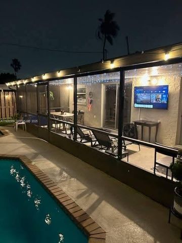 11461 NW 45th Pl, Sunrise, FL 33323