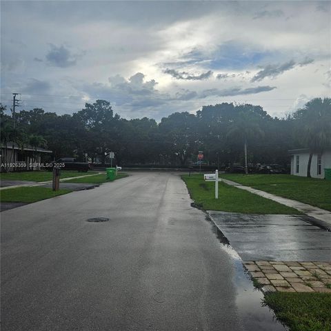 11461 NW 45th Pl, Sunrise, FL 33323