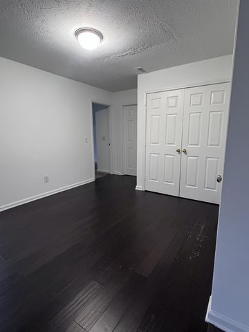 512 Grayson Ct, La Vergne, TN 37086