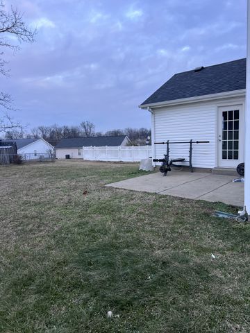 512 Grayson Ct, La Vergne, TN 37086