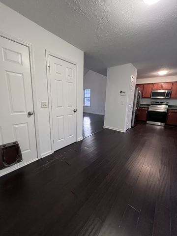 512 Grayson Ct, La Vergne, TN 37086