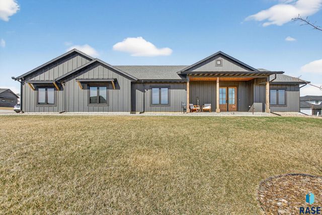 2400 N Reichelt Cir Circle, Tea, SD 57064