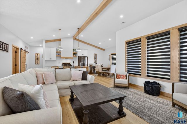 2400 N Reichelt Cir Circle, Tea, SD 57064