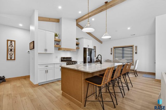 2400 N Reichelt Cir Circle, Tea, SD 57064