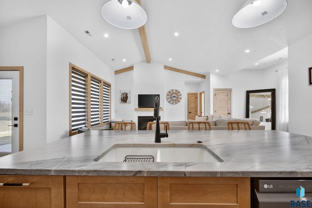 2400 N Reichelt Cir Circle, Tea, SD 57064